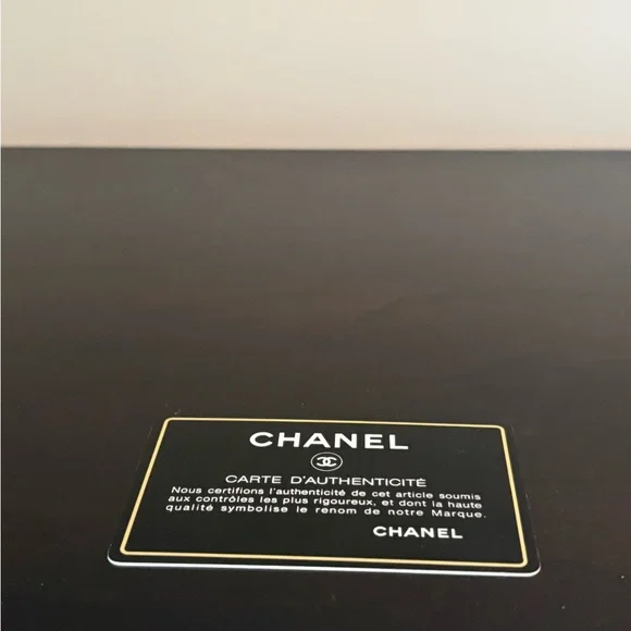 CHANEL Classic Flap Maxi Chain Shoulder Bag Black Lambskin - Picture 4 of 7